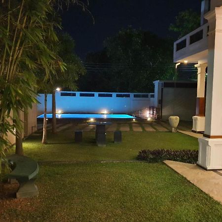 So What Boutique Hotel Negombo Buitenkant foto